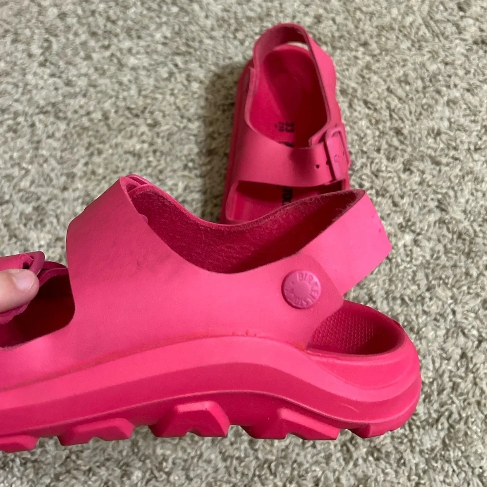 Kids Birkenstock Hot Pink Sandals Mogami Birko-Flor Sandal Tulip Backstrap L2 33
